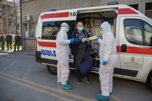   Кустурица призвал сербов к терпению и дисциплине в борьбе с коронавирусом 
