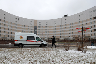   Вице-губернатор Петербурга лег в больницу из-за риска коронавируса 